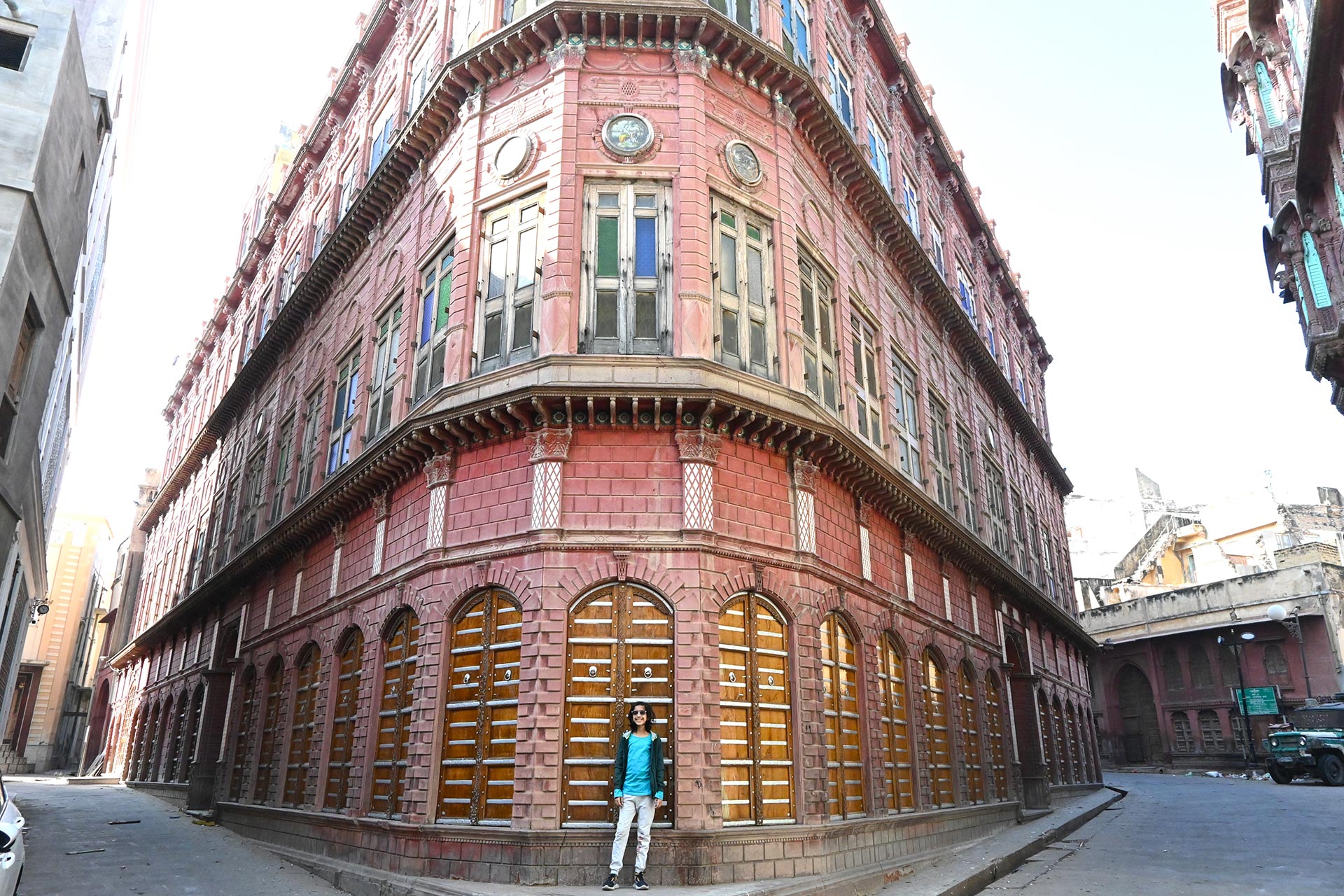 Exterior view of Rampuria Haveli, one of the most famous havelis in Bikaner.