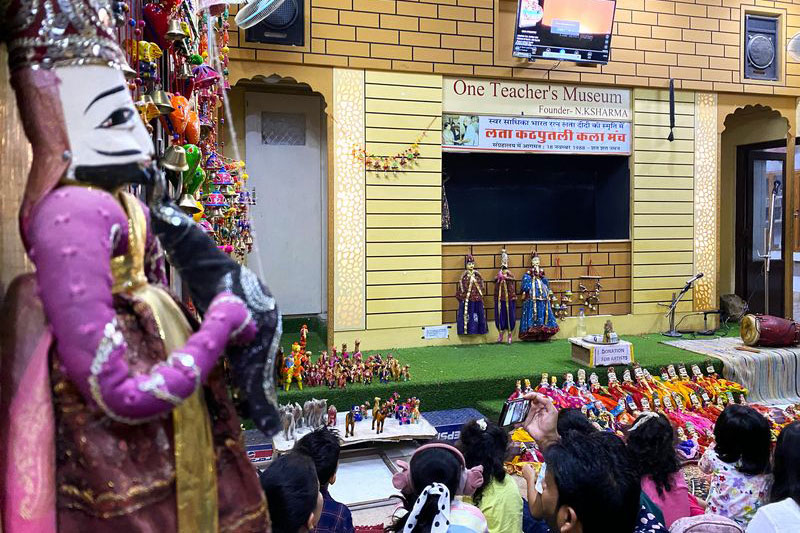 Close-up of Rajasthani puppet characters depicting local folklore and stories at the ‘Teacher’s museum puppet show’ in Jaisalmer, Rajasthan, blog by The Kid Who Travelled.