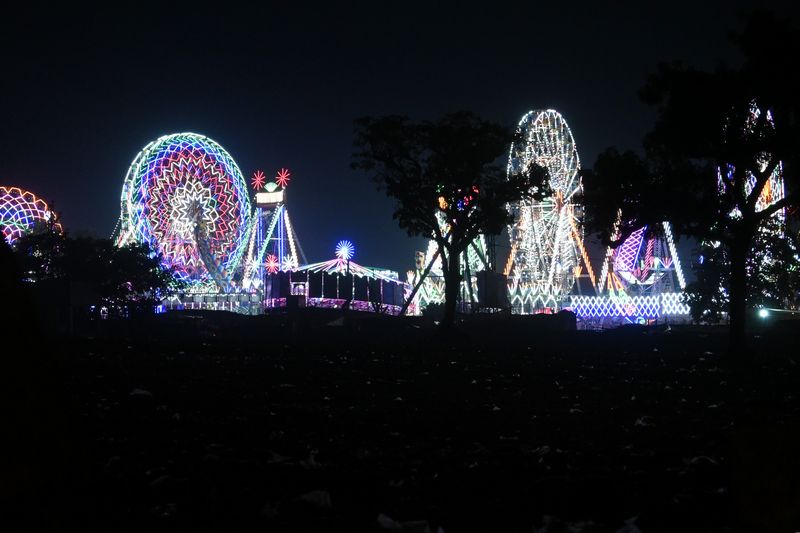 Glittering Ferris wheel and other carnival rides at night at the ‘Fun fair’ at the Pushkar Fair, blog by The Kid Who Travelled.