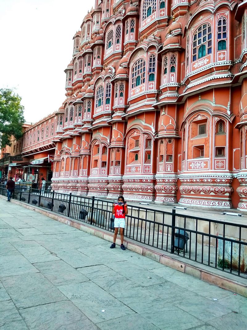 Front view of Iconic honeycomb structure of the ‘Hawa Mahal’ known as the 'Palace of Winds' in Jaipur, symbolizing Pink City Jaipur's rich cultural heritage in Rajasthan blog by The Kid Who Travelled.