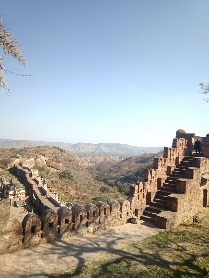 The Kumbhalgarh Fort in Udaipur, stretching over 36 kilometers, considered the second longest continuous wall after the Great Wall of China, Rajasthan blog by The Kid Who Travelled.